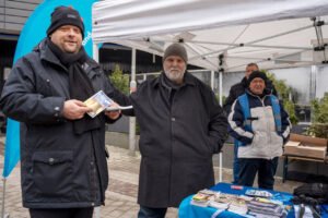 Mehr über den Artikel erfahren Knackig-kalter Infostand in Erkrath!